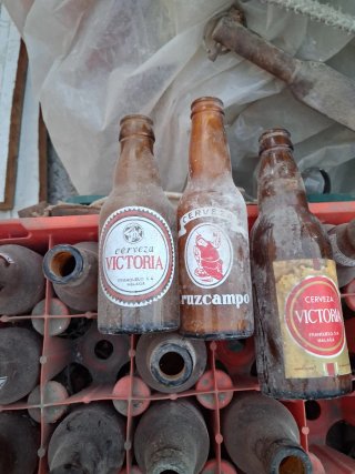 Botellas Cerveza Antiguas Victoria y Cruzcampo