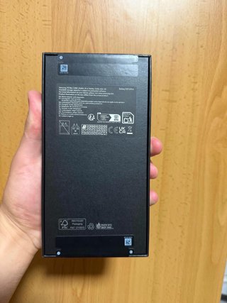 Samsung Galaxy S25 Ultra en  su Caja Negra
