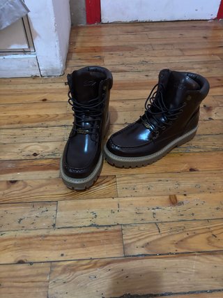 Botas marrones con cordones