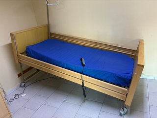 Cama geriátrica eléctrica nueva.