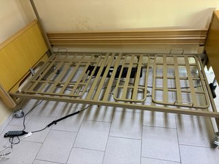 Cama geriátrica eléctrica nueva.