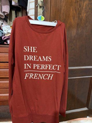 Sudadera She Dreams in Perfect French