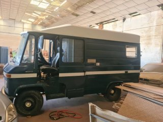 Mercedes-Benz 407D 1982