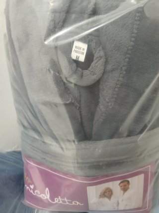 Albornoz bata nicoletta Talla M Gris nuevos