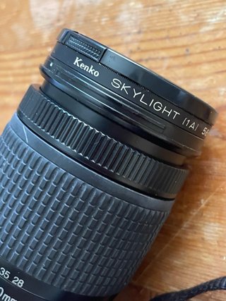Nikon F60 + Objetivo 28–80