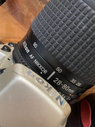 Nikon F60 + Objetivo 28–80