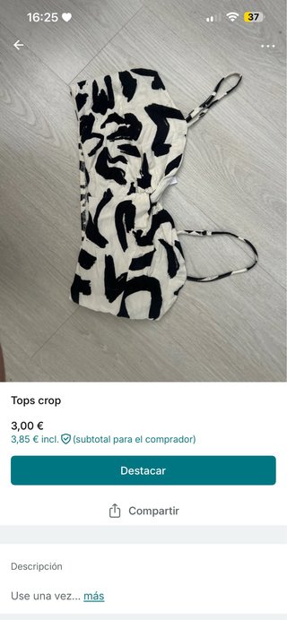 Top corto estampado blanco y negro