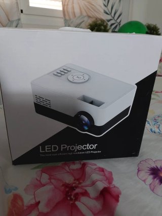 Proyector rosa y gris