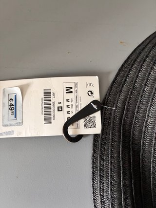 Sombrero de paja negro con pompón