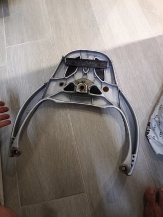 Soporte y agarradera baúl Honda SH125