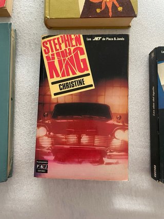 Libros de varios autores (Stephen King, Allan Poe)