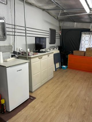 Caravana en el Camping Vall de Bianya.