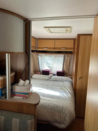 Caravana en el Camping Vall de Bianya.