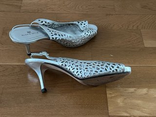 Sandalias Gloria Ortiz plateadas talla 40