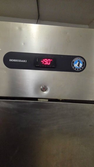 Congelador Vertical Industrial HOSHIZAKI