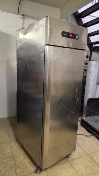Congelador Vertical Industrial HOSHIZAKI