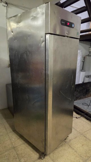 Congelador Vertical Industrial HOSHIZAKI