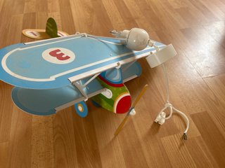 Lámpara infantil avión