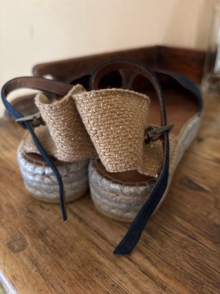 Sandalias plataforma azul y dorado