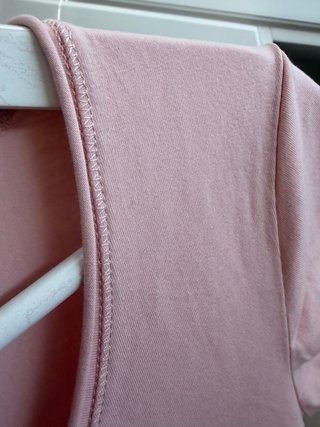Camiseta Zara rosa cuello pico