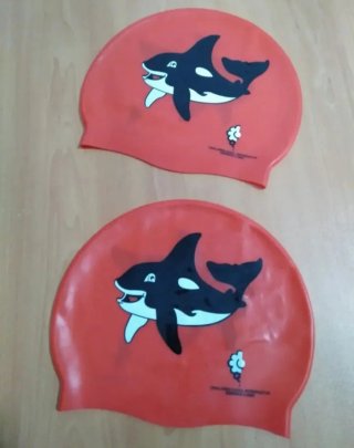 *Gorros de piscina orca rojos