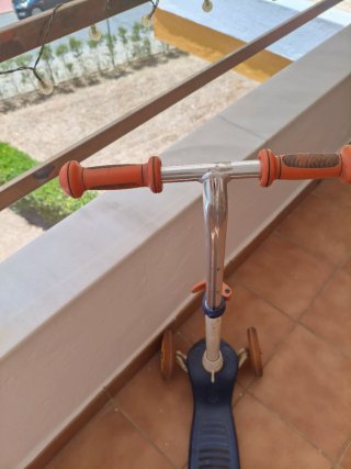 Patinete infantil 3 ruedas naranja y azul