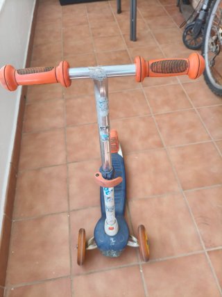 Patinete infantil 3 ruedas naranja y azul
