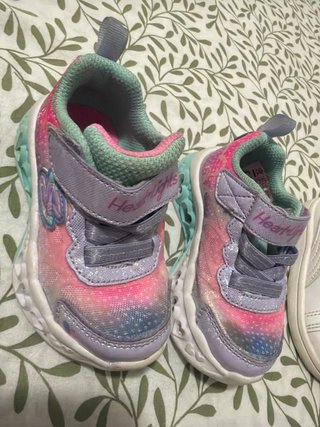 Playeras y zandalias del 21 al 24 niña .