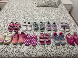 Playeras y zandalias del 21 al 24 niña .