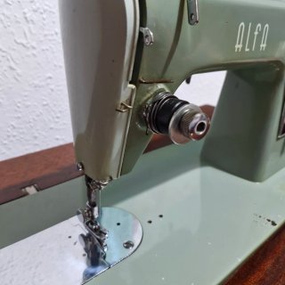 Máquina de coser Alfa De Luxe
