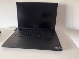 Razer Blade 16 (2023) i9 RTX 4090