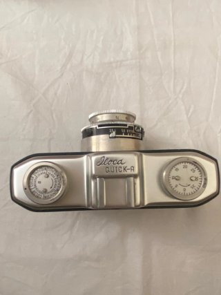 Cámara Iloca con funda de cuero