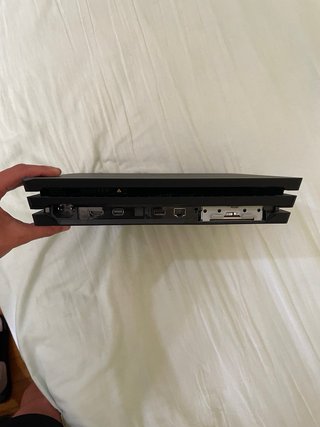 PS4 Pro 1TB Negra + 5 Juegos + Cables