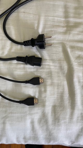 PS4 Pro 1TB Negra + 5 Juegos + Cables