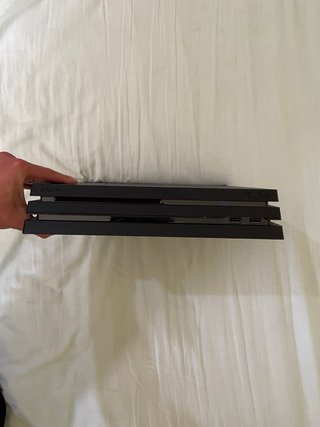 PS4 Pro 1TB Negra + 5 Juegos + Cables