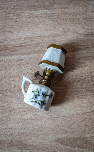 Mini Lume Vintage Decorativo in Porcellana dipinta
