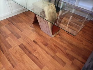 Mesa de centro de cristal y piedra