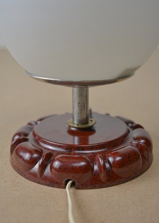 Lámpara baquelita y globo Art Dèco. 50s