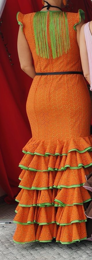 Traje de gitana naranja con volantes
