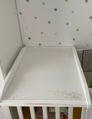 Cambiador de cuna blanco