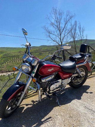 Hyosung Aquila 250 Cruiser Negra/Roja