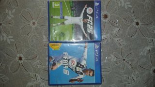 PS4 Slim Nero + 2 Giochi FIFA + Controller
