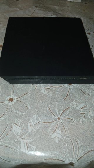 PS4 Slim Nero + 2 Giochi FIFA + Controller