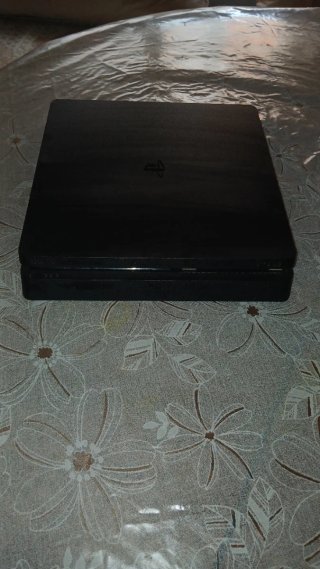 PS4 Slim Nero + 2 Giochi FIFA + Controller