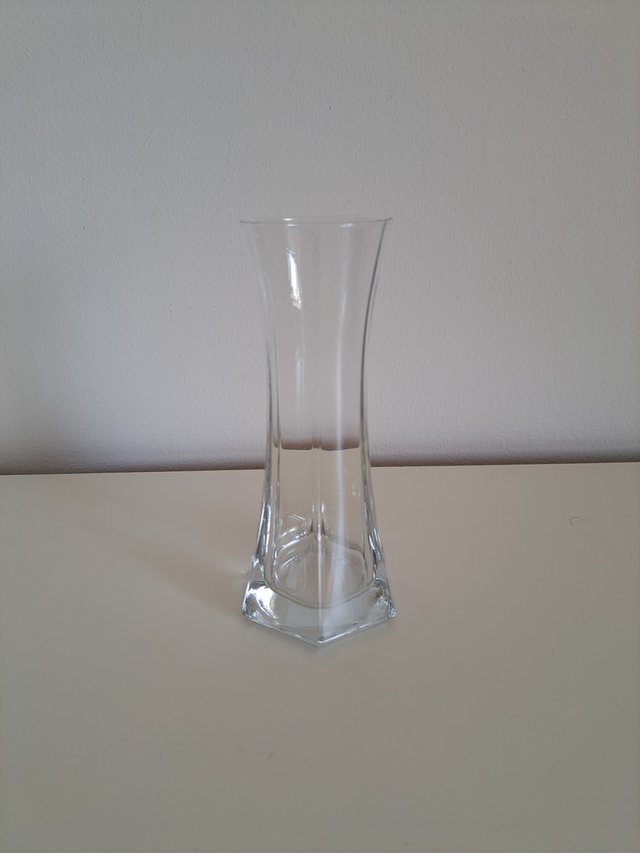 Vaso portaflores pequeño de vidrio