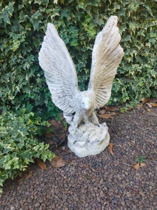 Figura Águila Piedra Gris