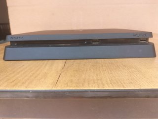 PS4 Negra + Mando