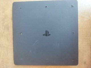 PS4 Negra + Mando