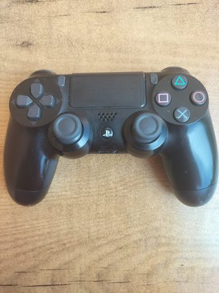 PS4 Negra + Mando