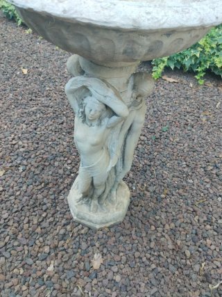 Fuente de piedra decorativa